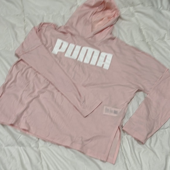 💗🤍Puma hoodie shirt with long sleeves - Picture 1 of 8